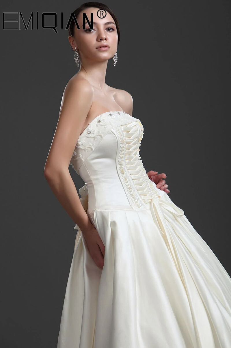 Elegant Sleeveless Corset Wedding Dresses with Pearls Vestidos de Novia White/Ivory Satin Appliqued Customized Bridal Gown