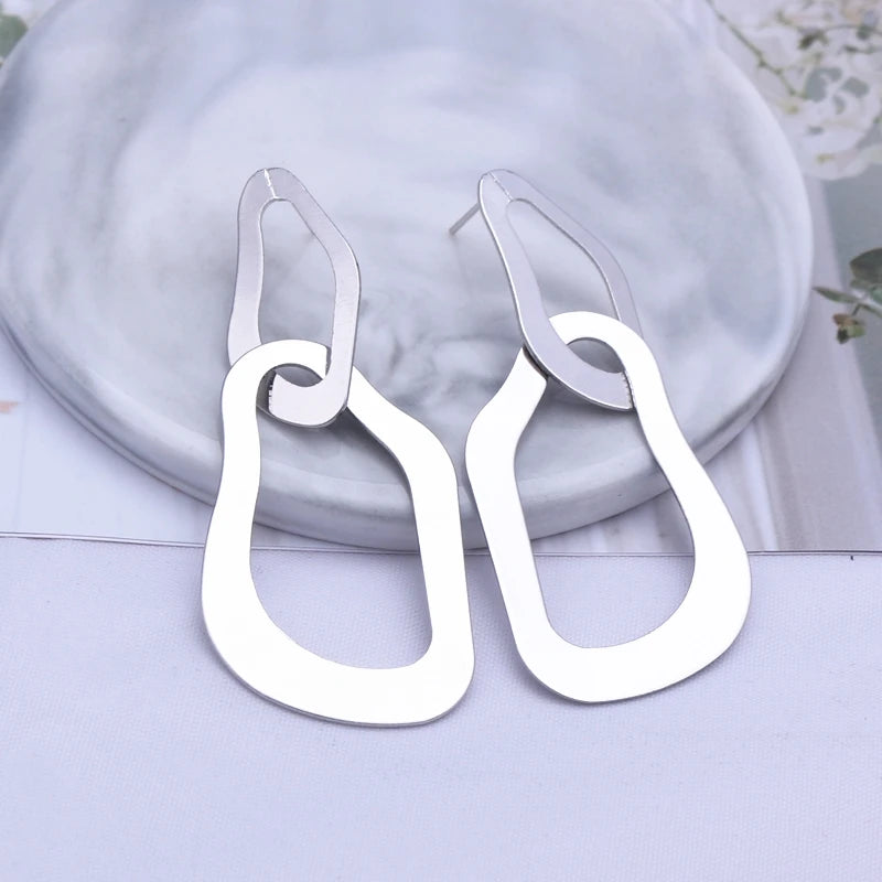 Exaggerated Hollow Irregular Long Dangle Earrings for Women Lady Personality Geometric Oval Round Metal Earing Party Jewelry