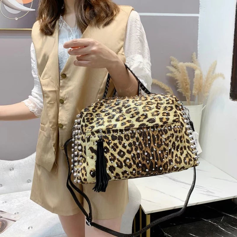 Women's bag luxury designer purses and handbags Shoulder bags vintage Rivet tote bag for women Large capacity travel bag purse