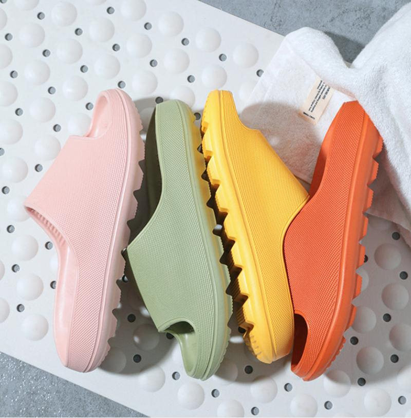 New 2021 Women Indoor Slippers Thick Sole Cut-out Summer Shoes Woman Men Bathroom Slides Soft EVA Lovers Home Platform Slipper