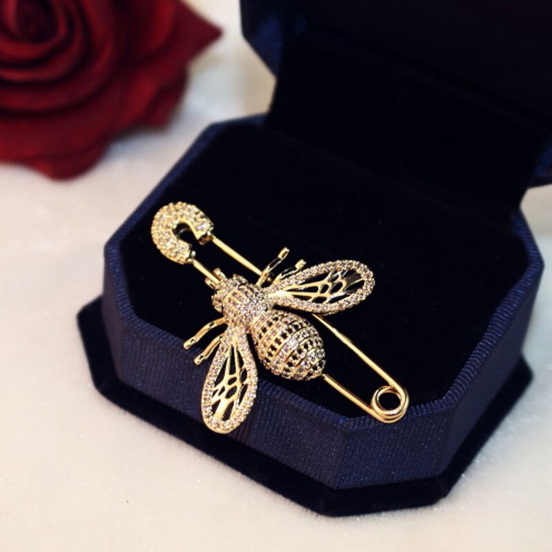 Luxury Full Crystal Gold Color Bee Brooches For Woman Shiny Hollow Bee Brooch Pin For Coat Scraf Fine Jewelry