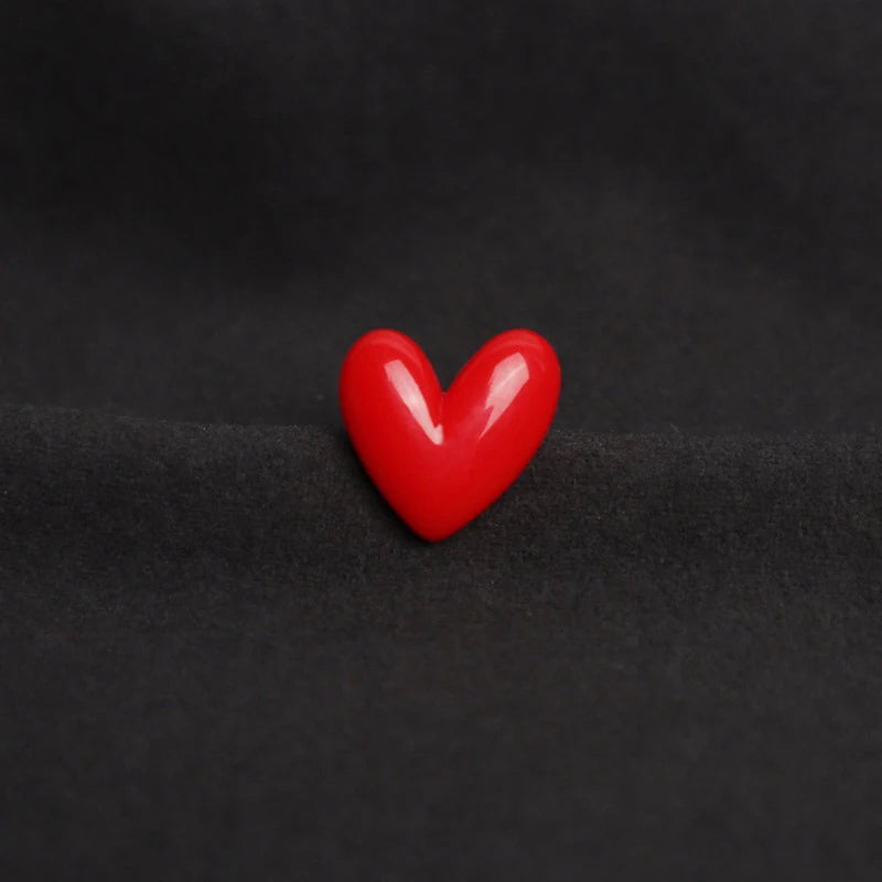 Mini Love Heart Brooches Cute Resin Red Heart Shape Brooch Women Men Clothes Lapel Pins Bags Hats Badges Couple Jewelry Gifts