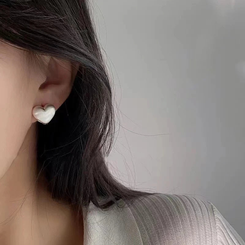 2023 New Matte Brushed Gold Color Metal Heart-shaped Earrings Korean Fashion Jewelry Party Women's Sweet Accessories Earrings