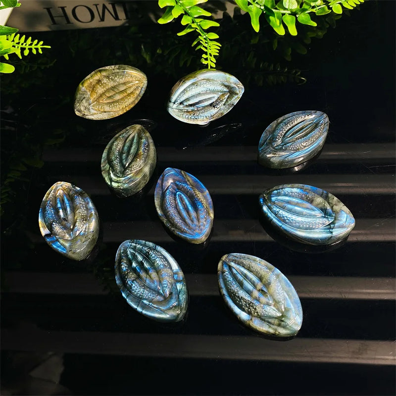 Source Of Life Vulva Shape Natural Labradorite Crystal Carved Healing Reiki Crafts Feminine Beauty Massage Tools Room Decor