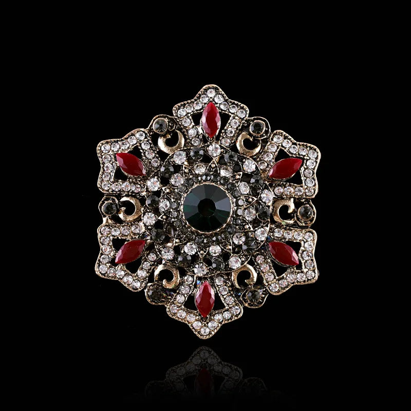 High Quality Fashion Baroque Court Retro Brooch Personality Hollow Badge Corsage High-end Christmas Gift Clothing Accessories