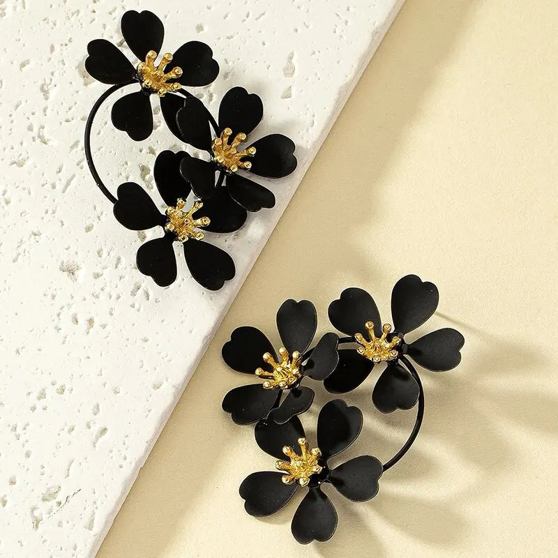 2 Pairs Elegant Big Camelia Flowers Stud Earrings White Black Color Copper Earrings Classic Design Wedding Jewelry Girl's Gift