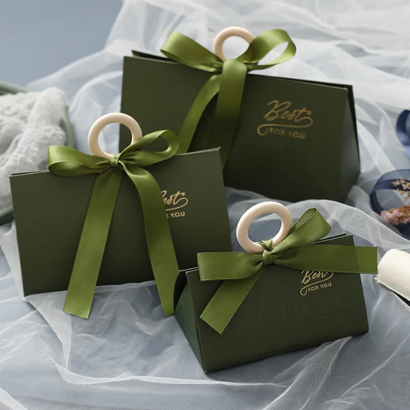 Spot European Triangle Gift Box With Hand Ceremony Wedding Candy Box Party Creative Card Simple Portable