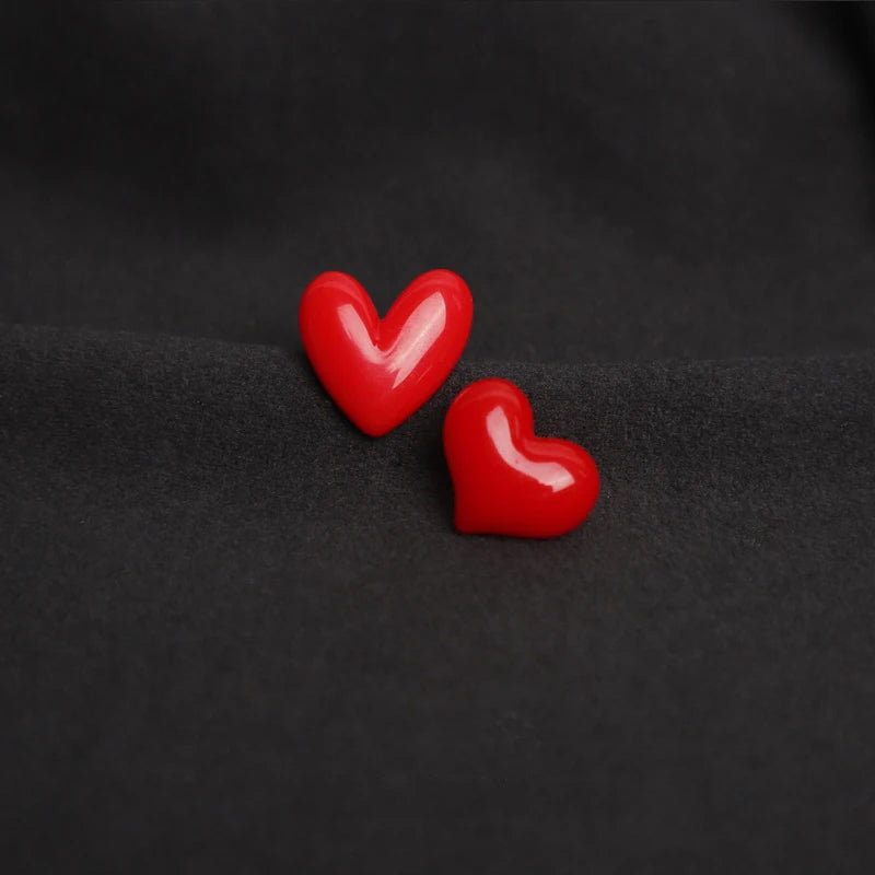 Mini Love Heart Brooches Cute Resin Red Heart Shape Brooch Women Men Clothes Lapel Pins Bags Hats Badges Couple Jewelry Gifts