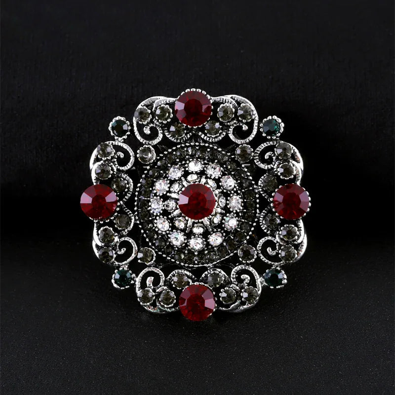 High Quality Fashion Baroque Court Retro Brooch Personality Hollow Badge Corsage High-end Christmas Gift Clothing Accessories