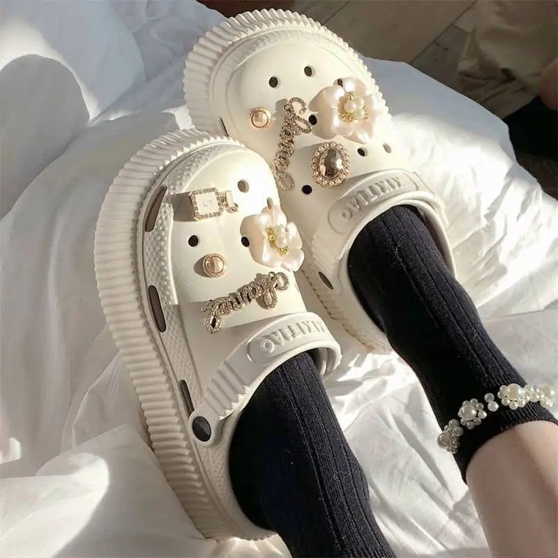 Women's Hole Shoes Sandals 2024 Summer Fashion Thick High Heel Soft Sole Garden Shoes Cartoon Accessories Women's Hole Slippers