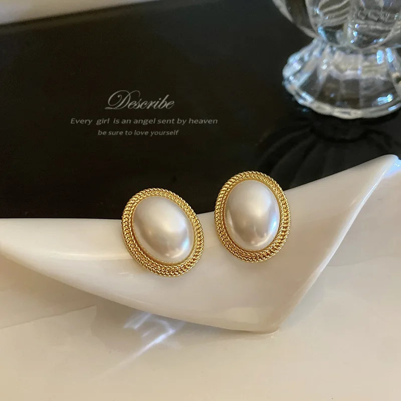 Vonmoos Temperament Pearls Earrings Lady Retro Oval Pearl Earrings Hoop Elegant Design Ear Rings Luxury Jewelry