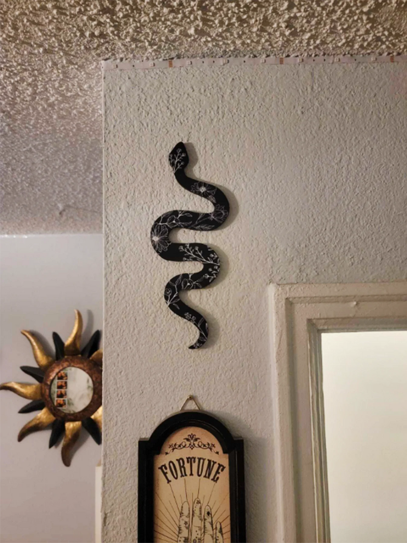 Cute Snake Room Wall Decor Boho Witchy Wooden Snake Wall Hanging Wall Art for Apartment Bedroom Living Room Christmas Decoration