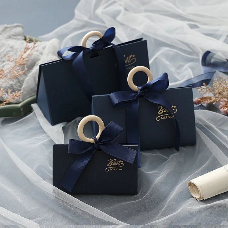 Spot European Triangle Gift Box With Hand Ceremony Wedding Candy Box Party Creative Card Simple Portable