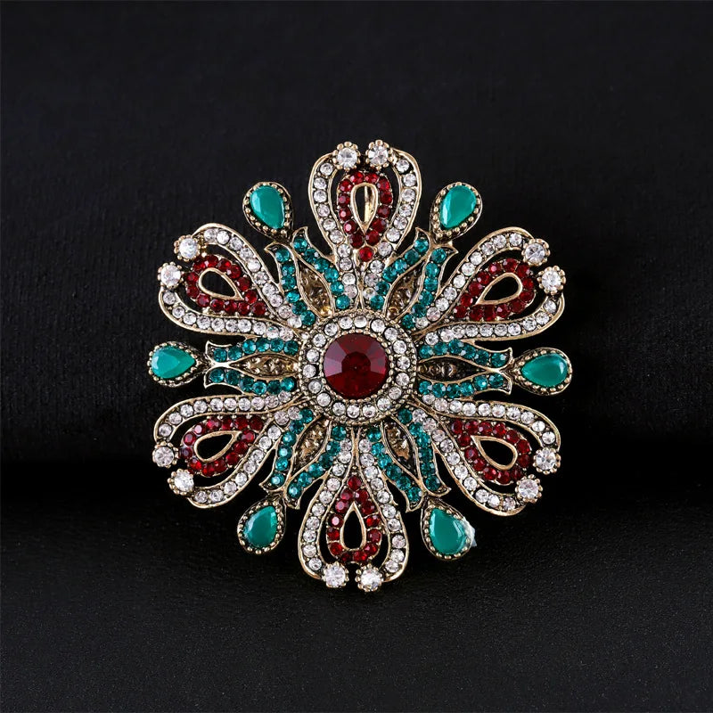 High Quality Fashion Baroque Court Retro Brooch Personality Hollow Badge Corsage High-end Christmas Gift Clothing Accessories