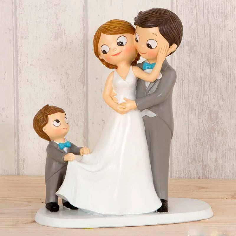 Pastel figure for boyfriends, with boy, girl or baby. Wedding celebration souvenir decorate the wedding cake or give away. 21 cm.
