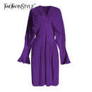 TWOTWINSTYLE Vintage Faltenkleid Frauen Flare Langarm V-Ausschnitt Kleider Weibliche Mode Kleidung 2022 Frühling Sommer Neu