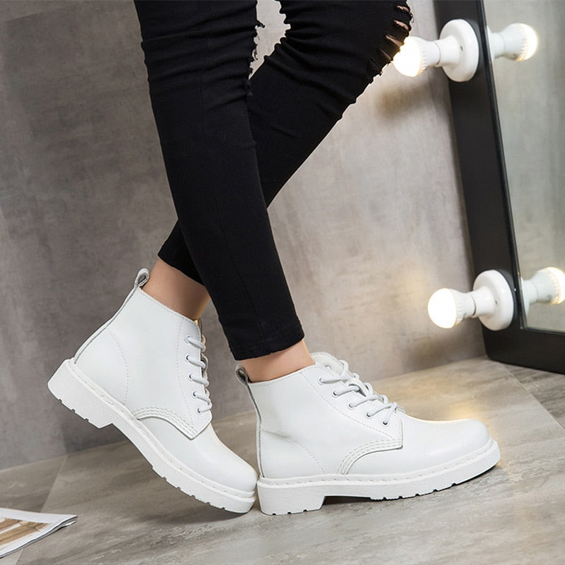 Echtes Leder Stiefel Frauen Weiß Stiefeletten Motorradstiefel Weibliche Herbst Winter Schuhe Frau Punk Botas Mujer 2021 Frühling