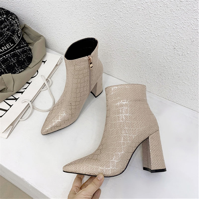 Nuevos botines de serpiente de calidad de invierno para mujer, botas de tacón alto con punta en pico, zapatos de moda con cremallera simple para mujer, primavera 2019 32-43