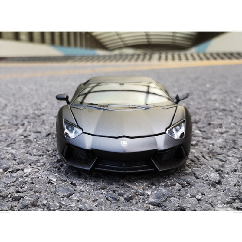 WELLY 1:24 Lamborghini Aventador LP700-4 coche de aleación modelo de coche deportivo Diecast cola coche ruedas juguetes para niños