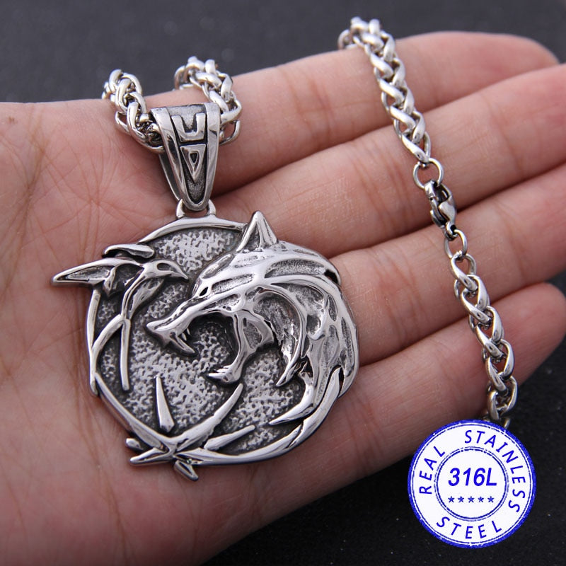 Yage Stainless Steel the Wizard wolf head pendant necklace for Geralt with a The Wild Hunt 3 Figure TV