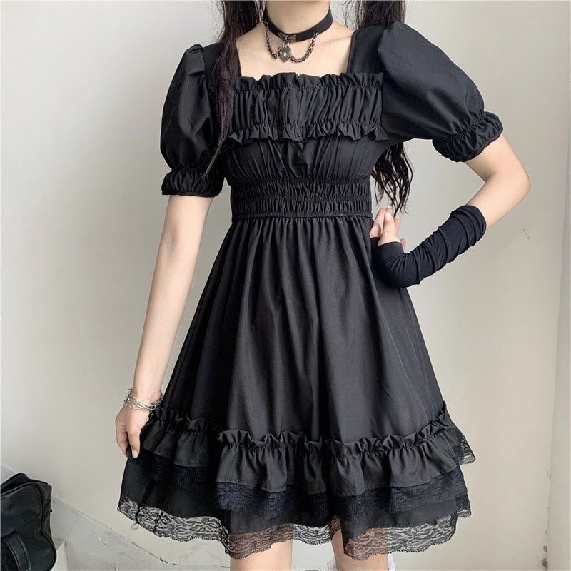 Japanische Harajuku Dark Style Sommer Neue Kleider Vintage Quadratischer Kragen Spitze Puffärmel Kleid Sweety Ruffles Hepburn Schwarzes Kleid