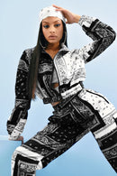 Zweiteiliges Set mit Bandana-Print, kausaler Paisley-Print, lange Ärmel, Reißverschlüsse, kurze Jacke, Oberteil, Jogger, Hose, Anzug, Outfit, Straße, Trainingsanzug