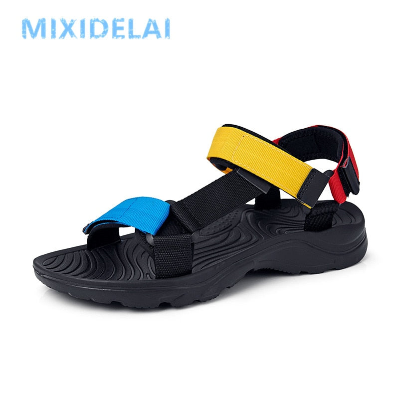 2022 Neue Männer Sandalen rutschfeste Sommer Flip Flops Hochwertige Outdoor Strand Hausschuhe Freizeitschuhe Günstige Herrenschuhe Wasserschuhe