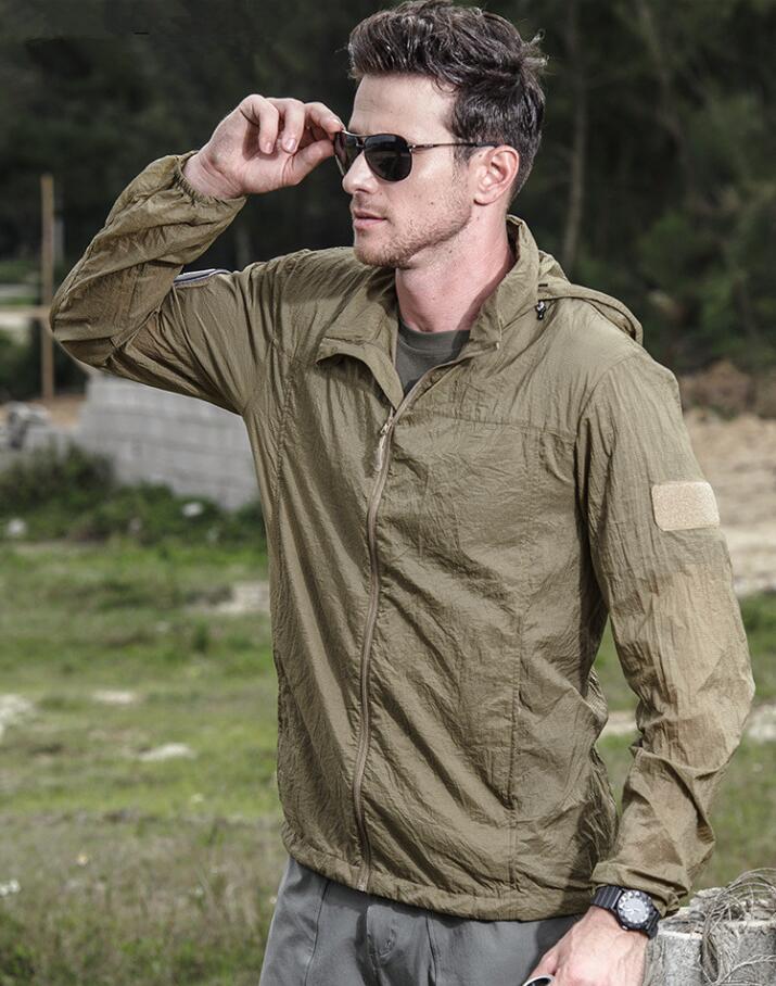 Nueva chaqueta de piel táctica de secado rápido impermeable de verano 2022 para hombre, impermeable con capucha, cortavientos fino, chaqueta militar del ejército con protección solar