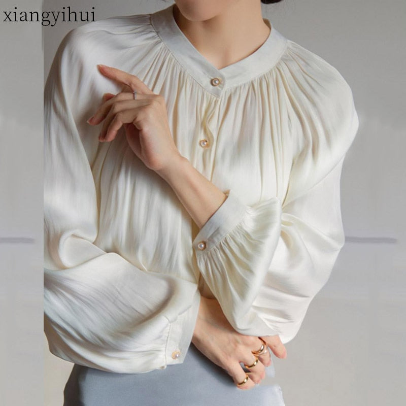 Pearl White Satin Shirt Frauen Frühling Sommer Langarm Kunstseide Bluse Damen Mode Damen Tops Lose Vintage Shirts Blusa