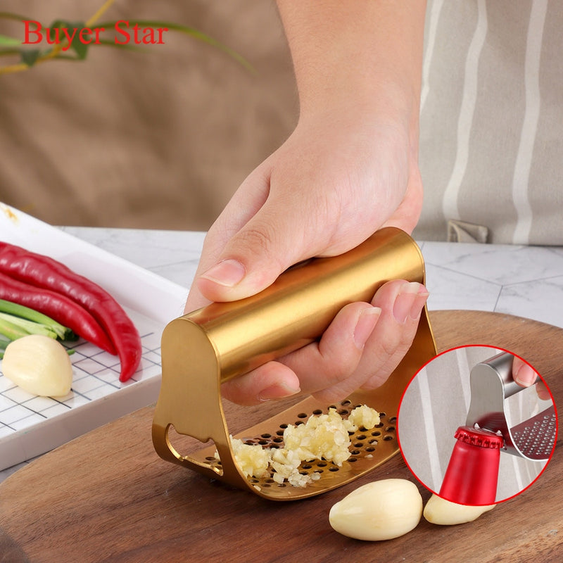 2 in1 Gold Stainless Steel Garlic Press Rolling Crusher Tools Kitchen Gadget Metal Bottle opener triturador de alho чеснокодавка