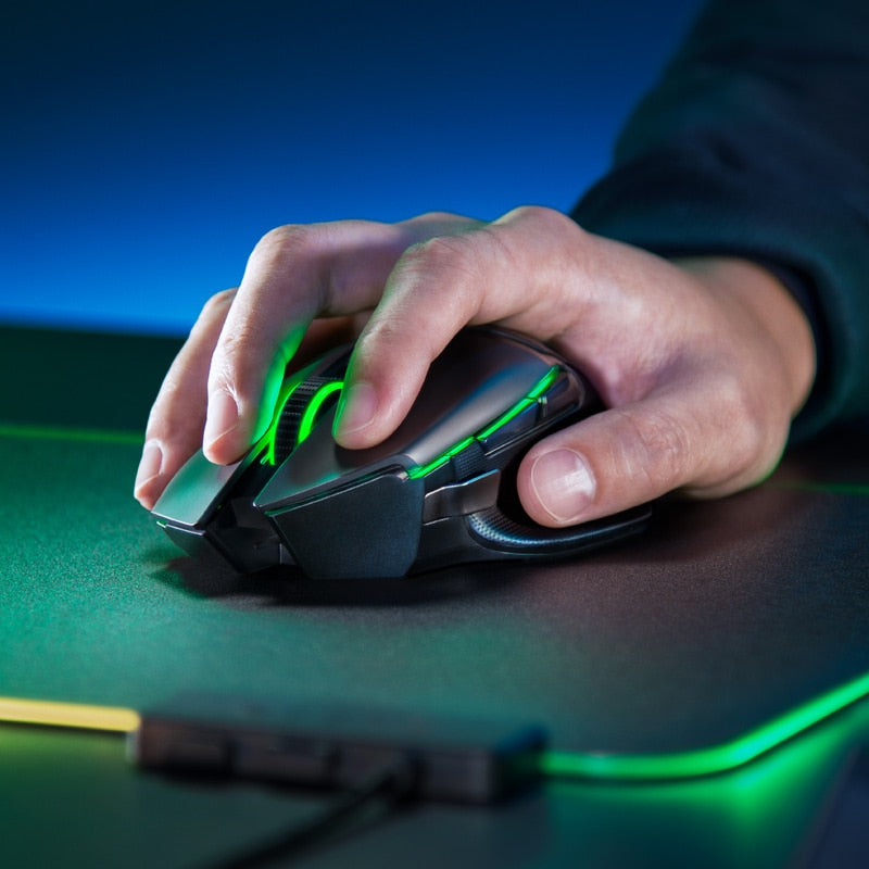 Razer Basilisk Ultimate Edition wireless gaming  mouse 20000DPI RGB base HyperSpeed wireless technology about 100h battery life