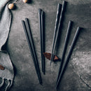 2 Paar Essstäbchen aus chinesischer kreativer Legierung, spitze Essstäbchen im japanischen Stil, Geschirr, rutschfeste Essstäbchen für den Haushalt