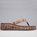 Neue Mode Sommer Stil Frauen Hausschuhe Med Ferse 4,5 cm Flip Flops Strand Keil Sandalen Regenbogen Riemen Plattform Keilschuhe