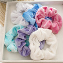 Großhandelsfrauen-Winter-Samt-Scrunchie-Satz 12pcs / lot helle Pastellfarben-elastischer Haargummi-Seil-Mädchen-Haar Schrunchy-Satz 2022