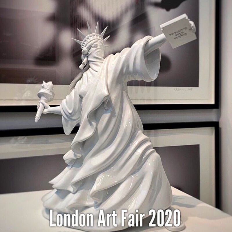 Modern Art Statue of Liberty Throw Torch Riot of Liberty Fine Art London Art Fair Resin Sculpture Home Decor Best Gift