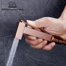 Pulverizador de bidé de mano de latón macizo, oro rosa, inodoro cuadrado, Shattaf, doble válvula de cobre, Kit de ducha, cabezal de ducha AP2180