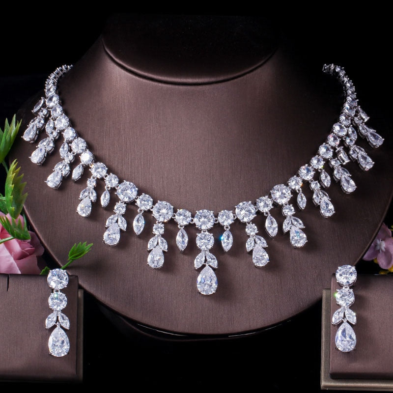 ThreeGraces, conjunto de collar y pendientes de piedra CZ verde de lujo, conjunto de joyería para vestido de novia de boda de gota larga brillante para mujer JS256