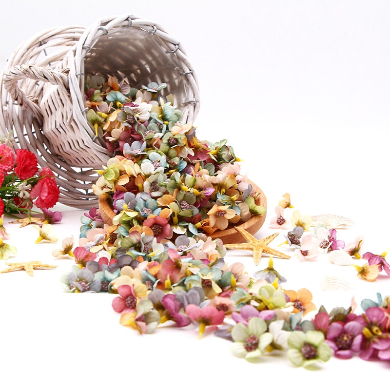 50/100 Uds cabeza de flor de Margarita Multicolor Mini flor Artificial de seda para boda fiesta de compromiso decoración del hogar DIY tocado de guirnalda