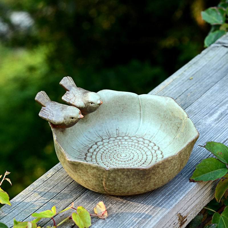 Baños de nacimiento de cerámica Decoración de jardín Comedero de nacimiento Acuario de cerámica Acabado retro Comedero para pájaros