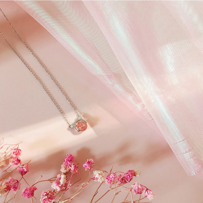 XIYANIKE Natürliche Erdbeer-Kristall-Halskette, niedliche Katzenohren, die Schlüsselbein-Kette, süßen Verlobungsschmuck für Frauen, Geschenke, Neu