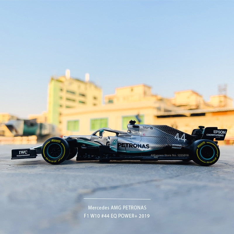 Bburago 1:43 mercedes-benz Team Lewis Hamilton W10-44 SF90 RB F1 Racing fórmula coche simulación estática Diecast aleación modelo coche