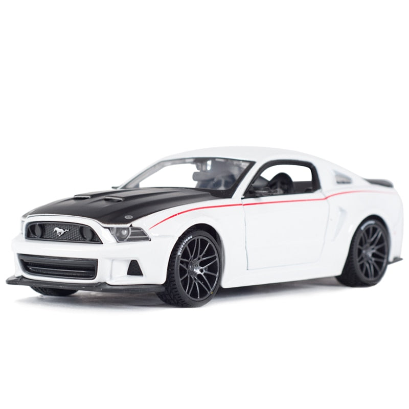 Maisto 1:24 2014 Ford Mustang Street Racer Sports Car Static Die Cast Vehicles Collectible Model Car Toys