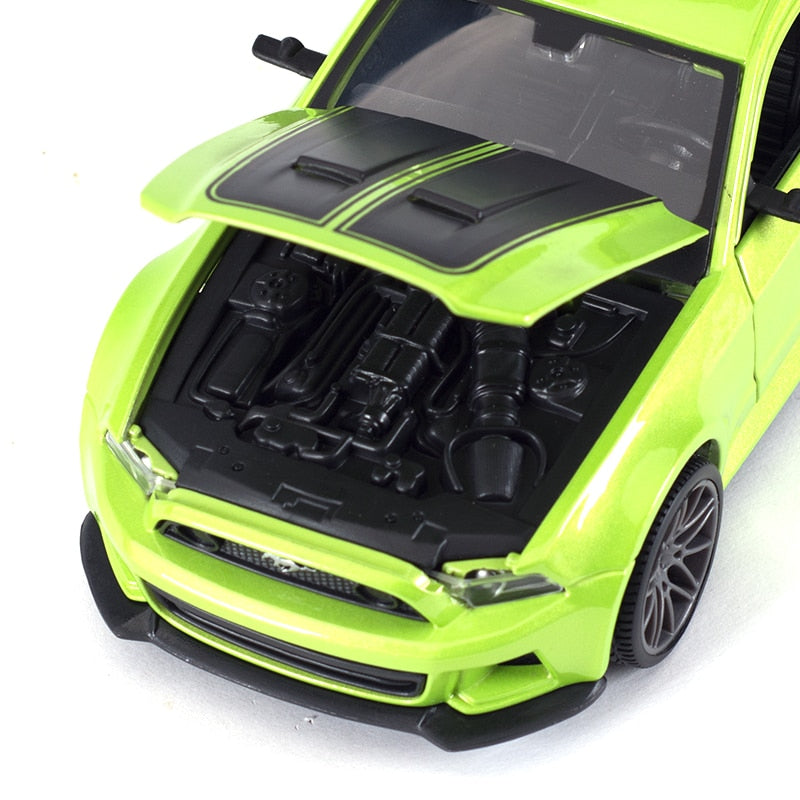 Maisto 1:24 2014 Ford Mustang Street Racer Sports Car Static Die Cast Vehicles Collectible Model Car Toys