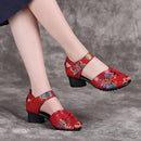2022 Sommer-China-Art-Art- und Weiseechtes Leder-geblümte atmungsaktive hohle nähende Peep-Toe-Frauen-Sandelholz-Blumen-Dame-Schuhe