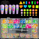 21 Grids Crystals Diamonds Nail Strasssteine ​​Set 3100pcs FlatBack Strasssteine ​​Kit funkelnde Nail Art mit 1 Stift für Dekorationen