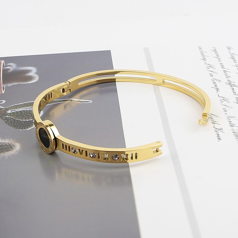 Neue sechs Kristall hohle römische Ziffern Armband Armband Damen vielseitiges Titan Armband Armband für Damenmodeschmuck
