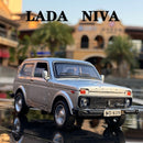 1/32 ruso LADA NIVA aleación modelo coche LADA 2106 juguete Diecast Metal fundición tirar hacia atrás música luz coche juguetes para niños vehículo