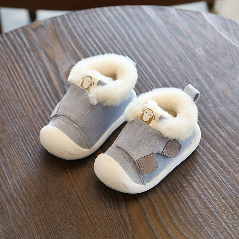 Botas de invierno para niños pequeños, botas de nieve cálidas de felpa para bebés y niñas, zapatos antideslizantes de fondo suave para exteriores cómodos para niños