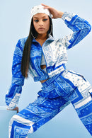 Zweiteiliges Set mit Bandana-Print, kausaler Paisley-Print, lange Ärmel, Reißverschlüsse, kurze Jacke, Oberteil, Jogger, Hose, Anzug, Outfit, Straße, Trainingsanzug