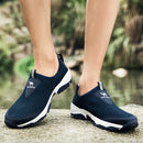 Sommer Mesh Schuhe Herren Turnschuhe Plus Größe Leichte Atmungsaktive Wanderschuhe 2022 Neue Slip-On Bequeme Lässige Herrenschuhe
